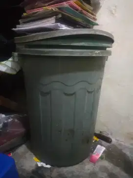 Di jual ember buat tandon air bekas buat kamar mandi dll.cod Rungkut.