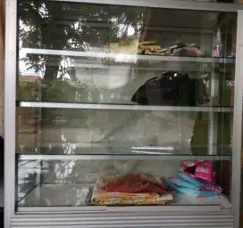 Etalase berdiri untuk warung