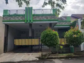 Jual Rumah Lingkungan Nyaman 1 1/2 Lantai Siap Huni