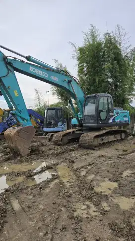 Dijual excavator Kobelco + instalasi breaker 2014