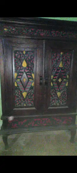 LEMARI UKIR KUNO ANTIK