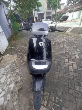 Yadea E8S Pro Warna Hitam