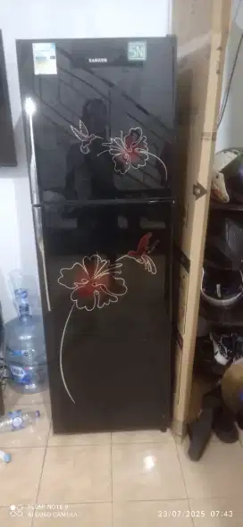 Kulkas sanken 2 pintu 260lt sanken lampu nyala.. Gak dingin