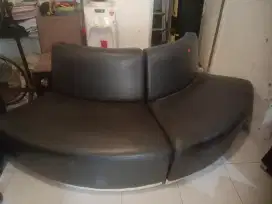 Sofa tunggu melingkar