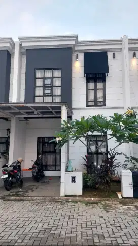 Dijual Cepat Rumah 2 Lantai
Di Komplek Elite Dekat Pintu Tol Andara