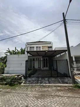 Dijual Rumah Tenggilis Mejoyo Semi Furnish
