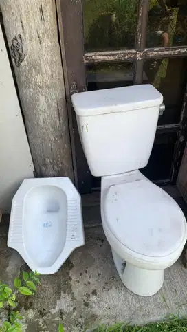 KLOSET DUDUK PUTIH MERK TOTO