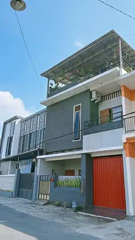 RUMAH 3 LANTAI VIEW SAWAH DEKAT KAMPUS & STADION MAGUWOHARJO
