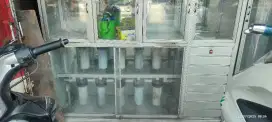 Mesin isi ulang air galon.