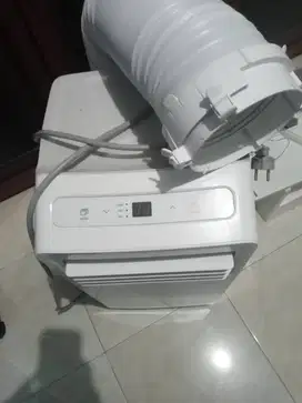 dijual ac portable midea tipe MPHA-05CRN7  belum setahun pakai