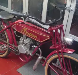 Sepeda roundtank modif lawas vespa antik helm jaket vintage jadul