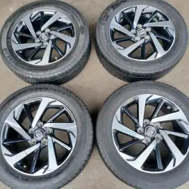 Velg OEM original Toyota Rush ring 17 pcd 5x114,3 ban 215/60 R17 4pcs