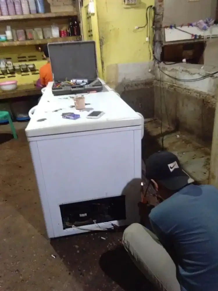 SERVICE PGGL : KULKAS, FREEZER, SHOWCASE, MESIN CUCI, AC RUMAH, DLL