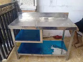 Meja dapur serba guna