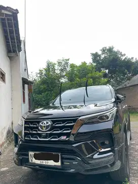 Toyota Fortuner 2.8 GRS Lux AT Tahun 2022 - Individu