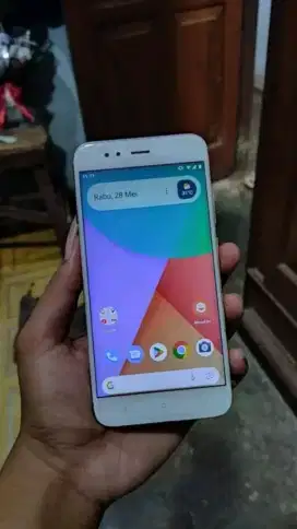 Xiaomi Mi A1
Ram 4gb internal 64gb
Dual kamera , sidikjari