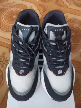 Sepatu Unerd Average Sz.40 Seperti Baru