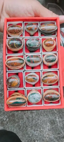 Batu Akik Cincin Pancawarna