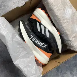 Adidas terrex agravic speed