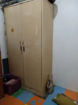 Lemari baju bahan kayu msh baik