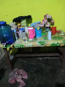Meja makan ukuran besar