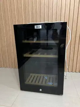 Dijual Kulkas Mini Wine Merk GEA harga Murah Like New
