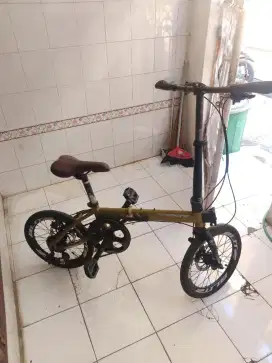 Sepeda lipat merk pasific blizt
