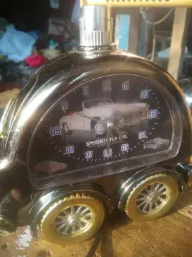 Jam bentuk mobil