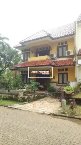 DIKONTRAKKAN RUMAH SEMIFURNISHED POSISI HOOK DI CIRENDEU DEKAT MRT