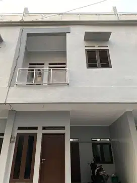 Di sewakan / dikontrakan tahunan rumah minimalis condet jakrata timur