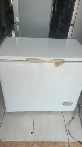 freezer box 200L sharp