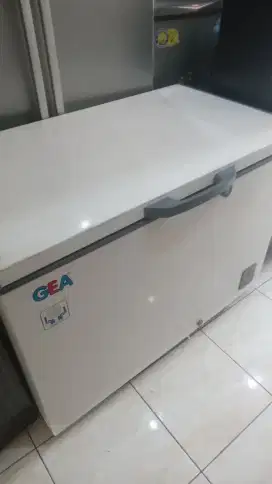 freezer box 330L GEA