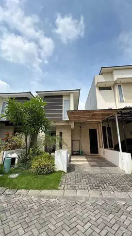 DIJUAL RUMAH 2 LANTAI DIAN ISTANA MOCCA VRBANA SURABAYA BARAT