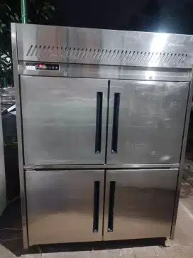 Upright Chiller  GEA 4 pintu mesin segel hrg 7,5jt
