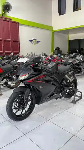 (SPM) Yamaha R15 v3 tahun 2017 Terawat Orisinil