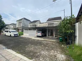 Rumah siap huni dengan ruang tamu yg luasaraya kota malang