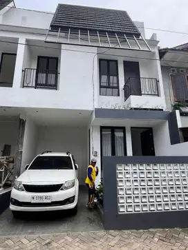 DIJUAL RUMAH MODERN MINIMALIS DEKAT KAMPUS UB  POLINEMA
