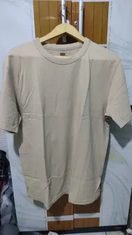 Kaos Merk Uniqlo & HnM size XL masih bagus semua