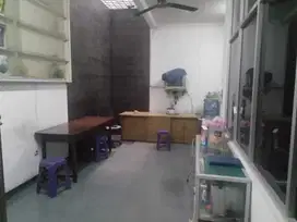 Gedung depan Stasiun Cawang, hanya 7M, sangat strategis