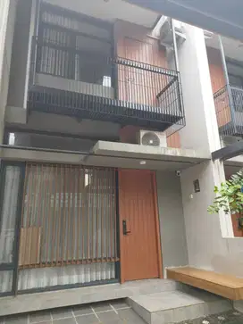 Di jual rumah 2 lantai full furnished BSD