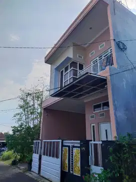 rumah cantik 2 lt joyo agung merjosari dekat kampus UB brawijaya