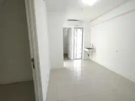 DISEWAKAN 2BR UNFURNISH LANTAI SEDANG APARTEMEN BASSURA CITY