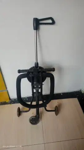 KERETA DORONG BALITA