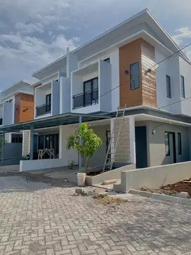 Rumah 2 Lantai Pinggir Jalan Dalam Cluster Babelan
