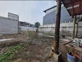 Di Sewa Gudang Kayu Besar Kamal