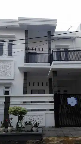 Rumah dua lantai di cluster exclusive melati indah kota harapan indah