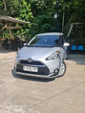 Toyota Sienta 1.5 G  Automatic  2017