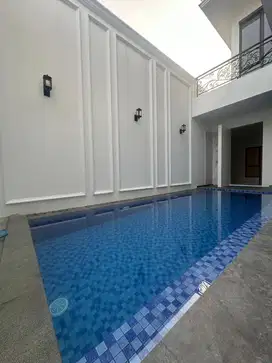 DIJUAL RUMAH 2LT  + KOLAM RENANG DEKET AEONMALL EQUATOR SENTUL SSR837