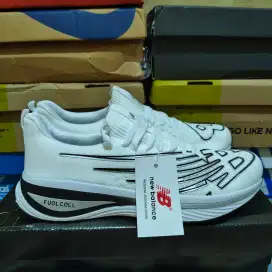 Sepatu Olahraga New Balance FuelCell SC Elite White BNIB