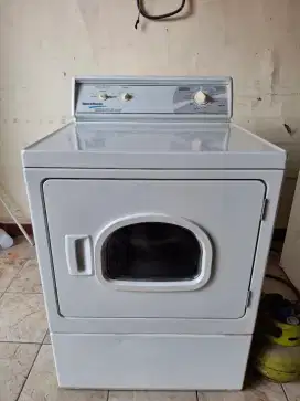 Mesin pengering / Dryer Speedqueen